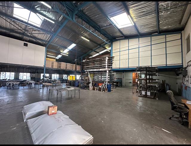 1,606M² WAREHOUSE TO LET IN KYA SANDS